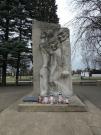 Pomnik „Ku czci ofiar podobozu Jawischowitz” w parku miejskim  w Brzeszczach przy ul. Dworcowej;
