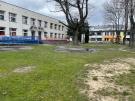 Plac zabaw przy przedszkolach Żyrafa i Słoneczko - przed inwestycją (marzec 2023)