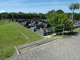 Budowa chodnika na cmentarzu w Jawiszowicach
