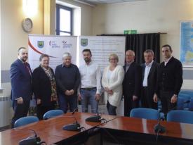 Podpisanie umów z wykonawcami robót w ramach rozszerzonego zakresu projektu "Podniesienie efektywności energetycznej placówek oświatowych na terenie gminy Brzeszcze"