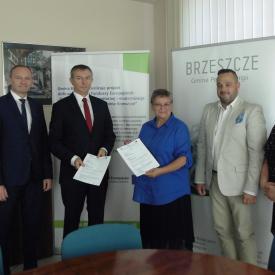 Burmistrz Brzeszcz podpisała umowę na modernizację oczyszczalni ścieków